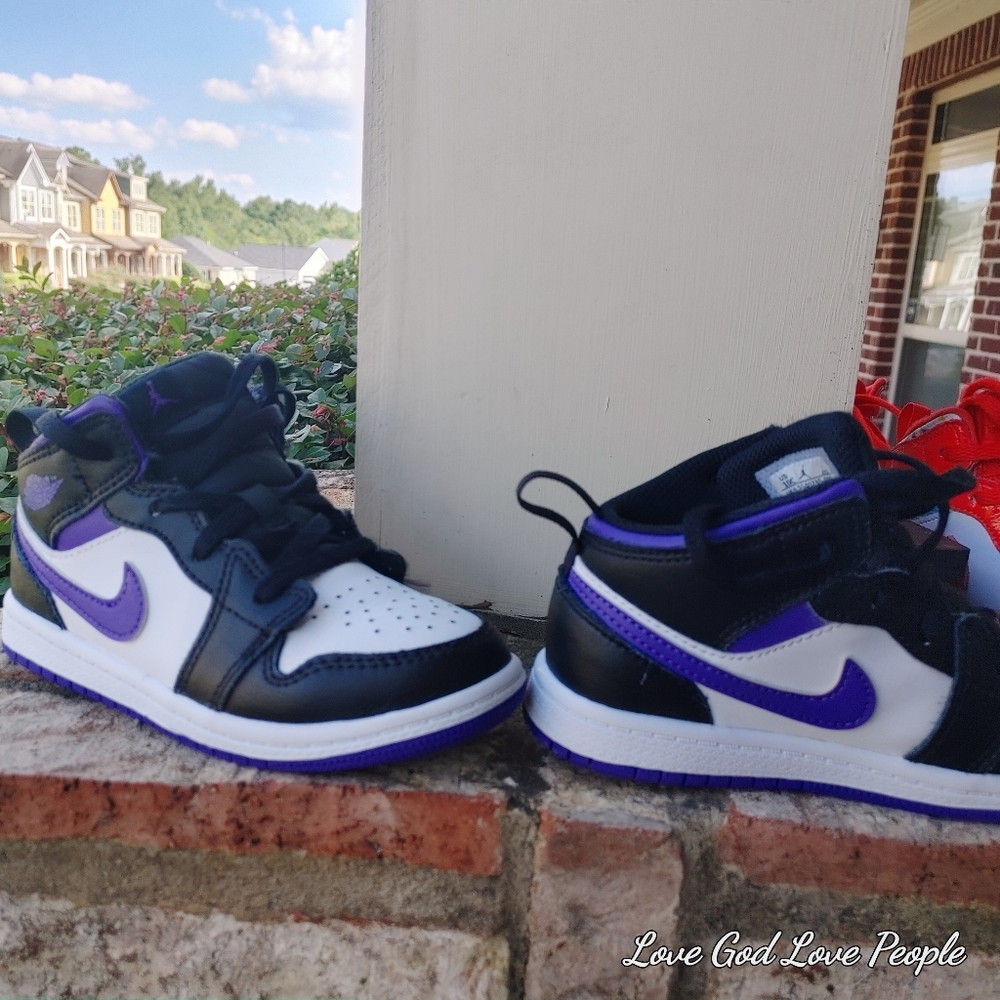 TODDLER SIZE 10C NIKE AIR JORDAN ONES.